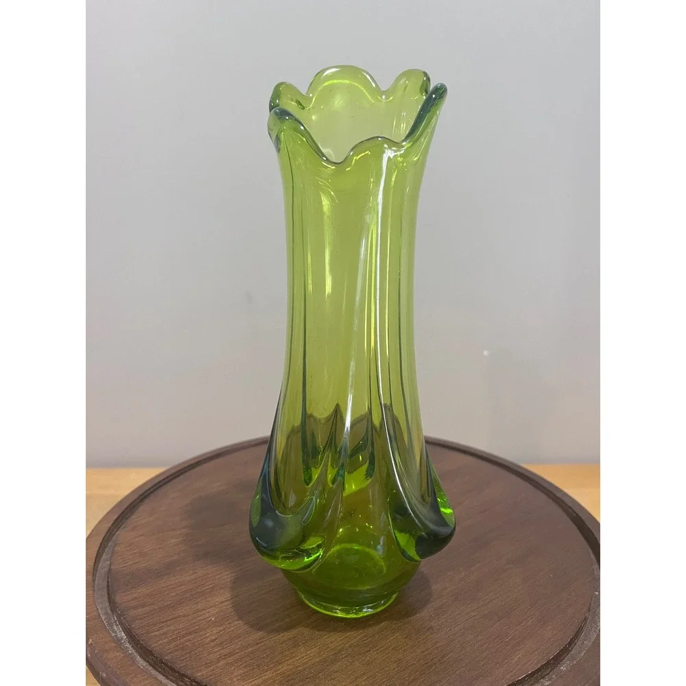 Vtg Viking Glass Avocado Green Swung Vase Mid Century Modern 9.5 Inch MCM Art